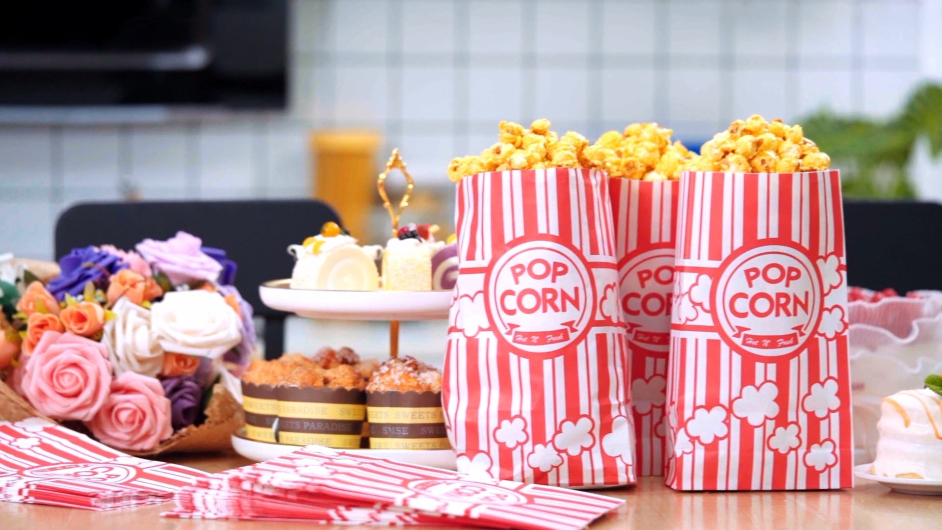  Movie Night Paper Popcorn Bags 2 Oz Flat Bottom Popcorn Boxes Red And White Popcorn Container Disposable Popcorn Sleeve Large Popcorn Bucket For Retro Movie Themed Party Carnival Supplies(300 Pieces)